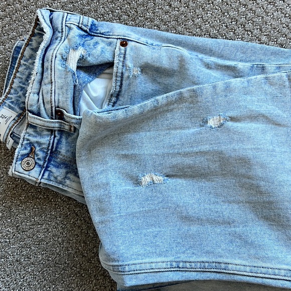 Abercrombie distressed Curve Love Jeans - Picture 5 of 6